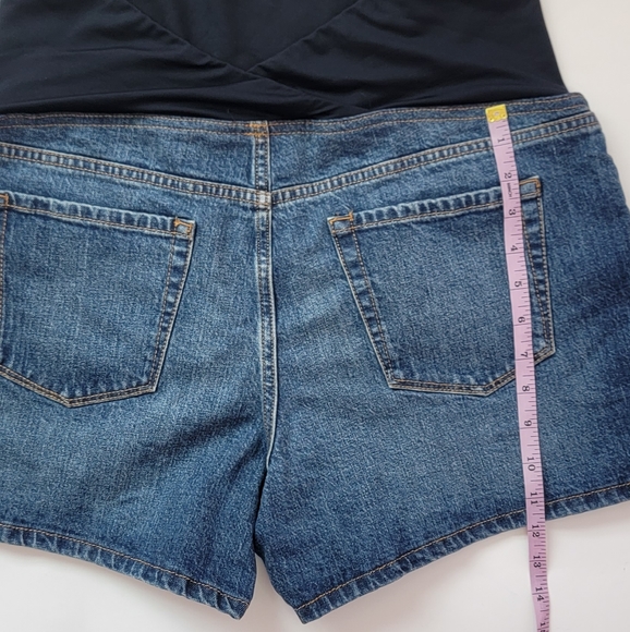 Isabel Maternity by Ingrid & Isabel Over Belly Midi Maternity Jean Shorts. - Picture 4 of 5